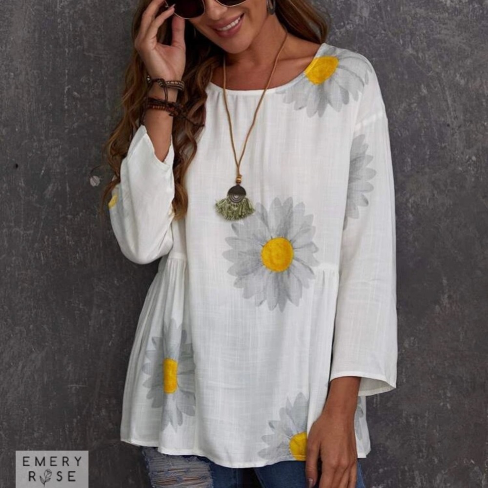NWT Emery Rose Daisy Blouse